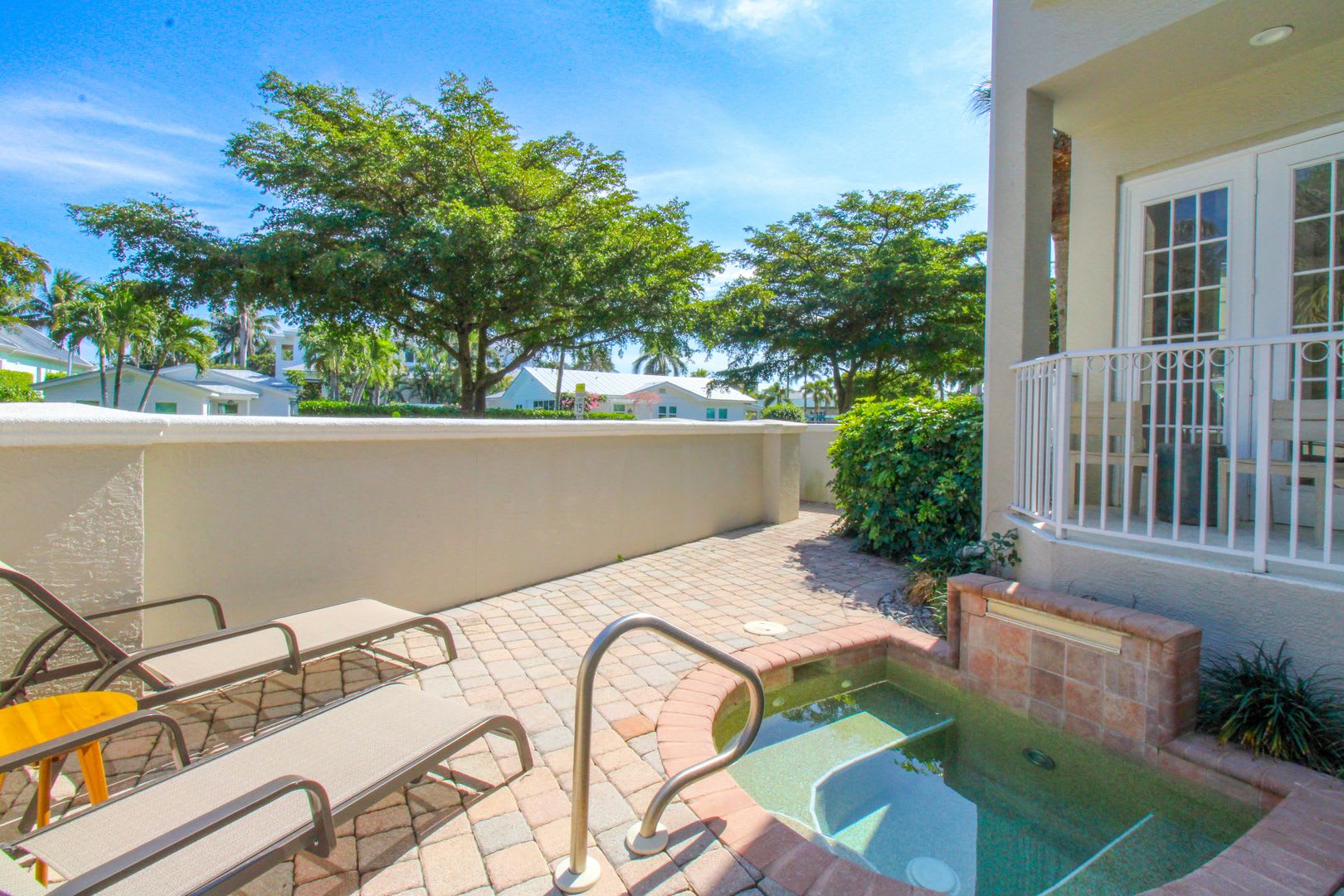 Downtown Naples Seasonal Beautiful Villas Napoli Now Available – photo 4