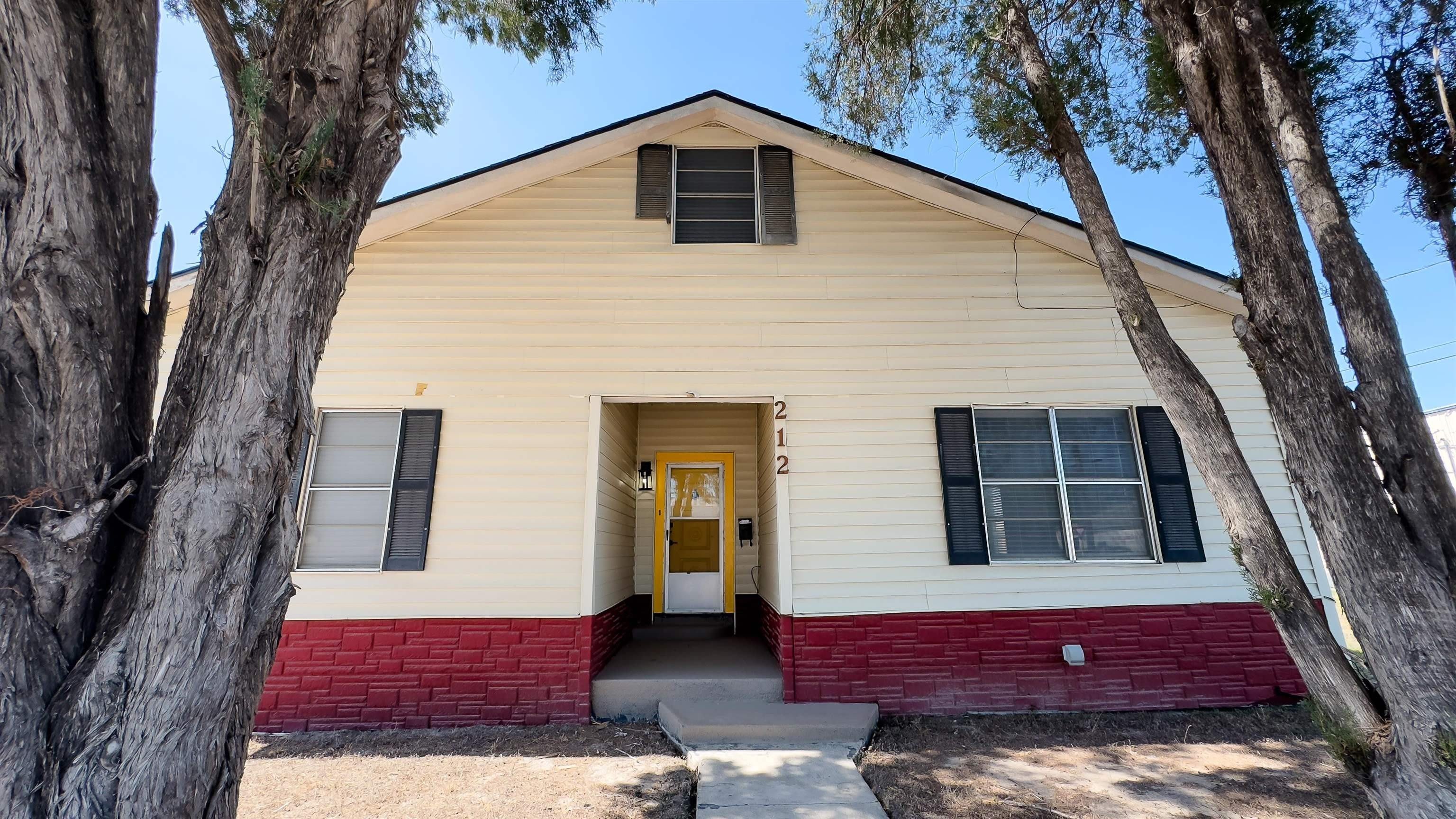 212 Ave L – photo 1