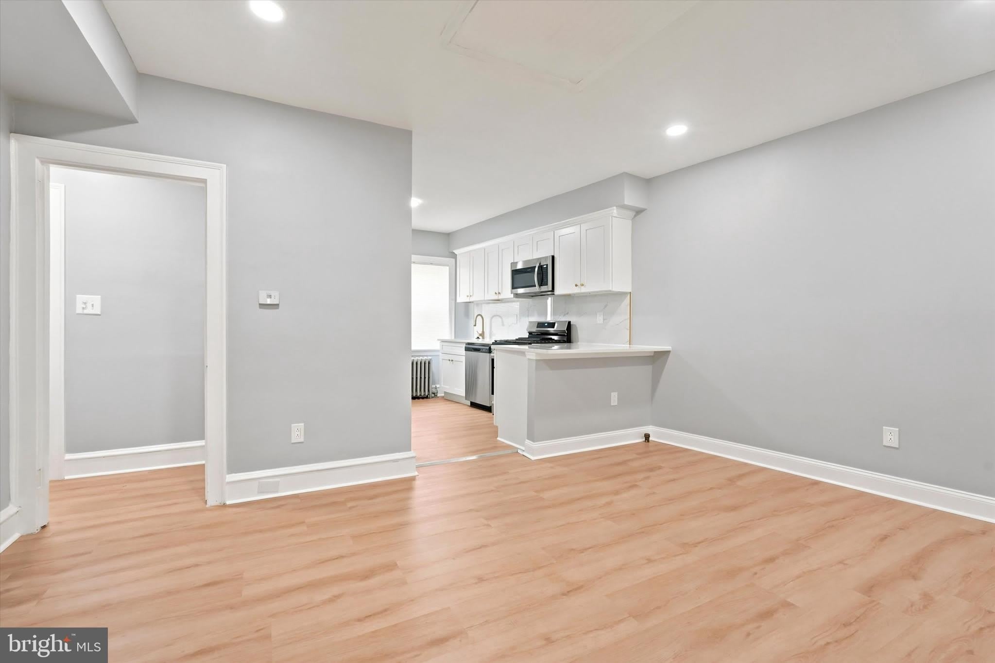 5548 RIDGE Avenue – photo 3