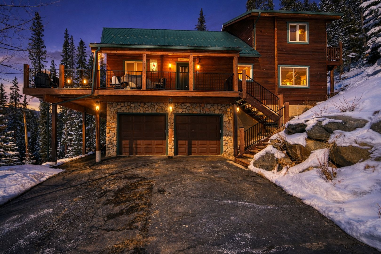 Luxury Home in the woods with unparalleled views! Garage! Pets Negotiable! Hot tub! – photo 1