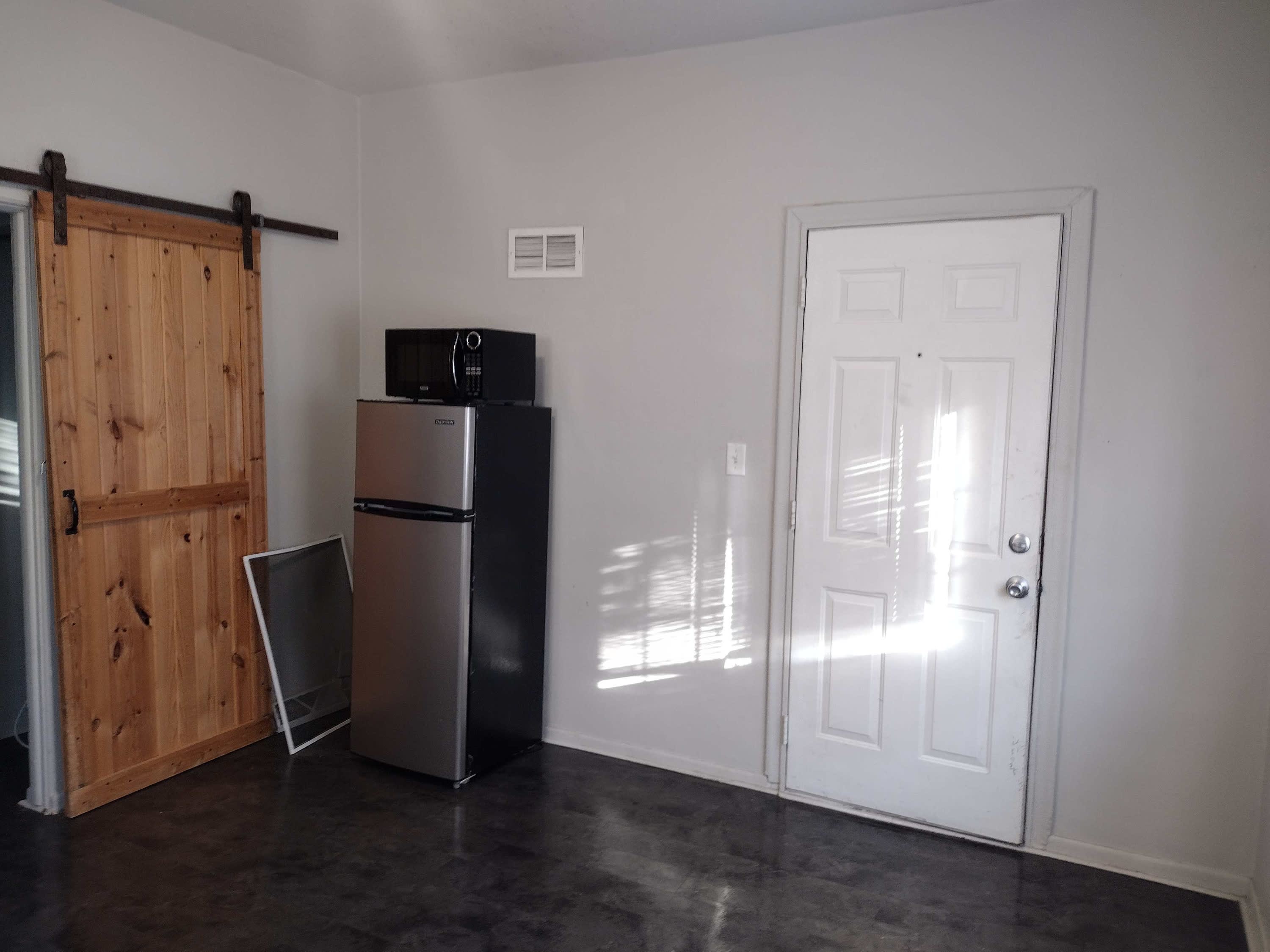 910 West 8th Street – photo 2