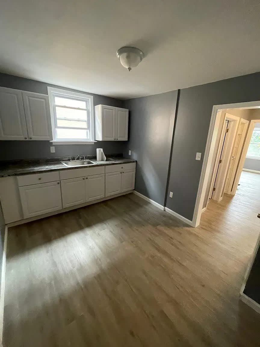 1031 Niagara Avenue – photo 4