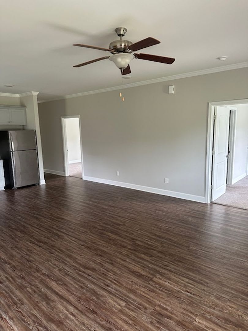 LEASING FOR FALL 2027 3 Bed/3.5 Bath less than mile and half from campus – photo 3