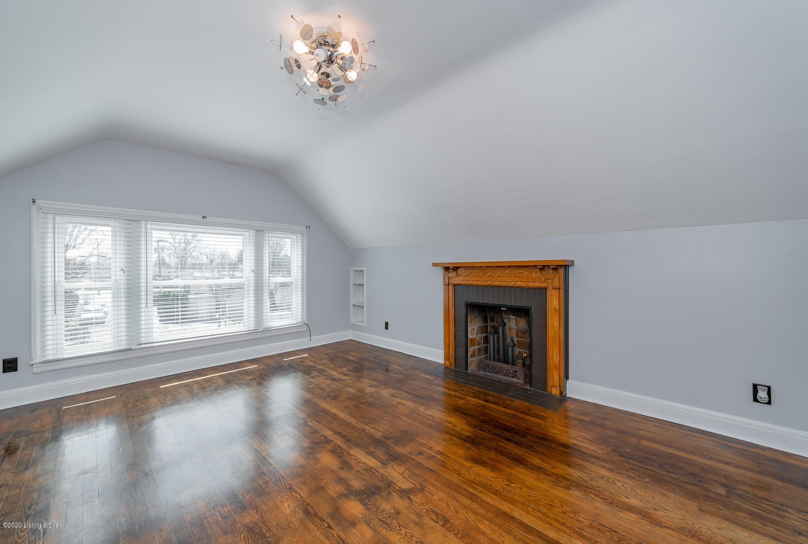 2011 Woodbourne Ave – photo 4