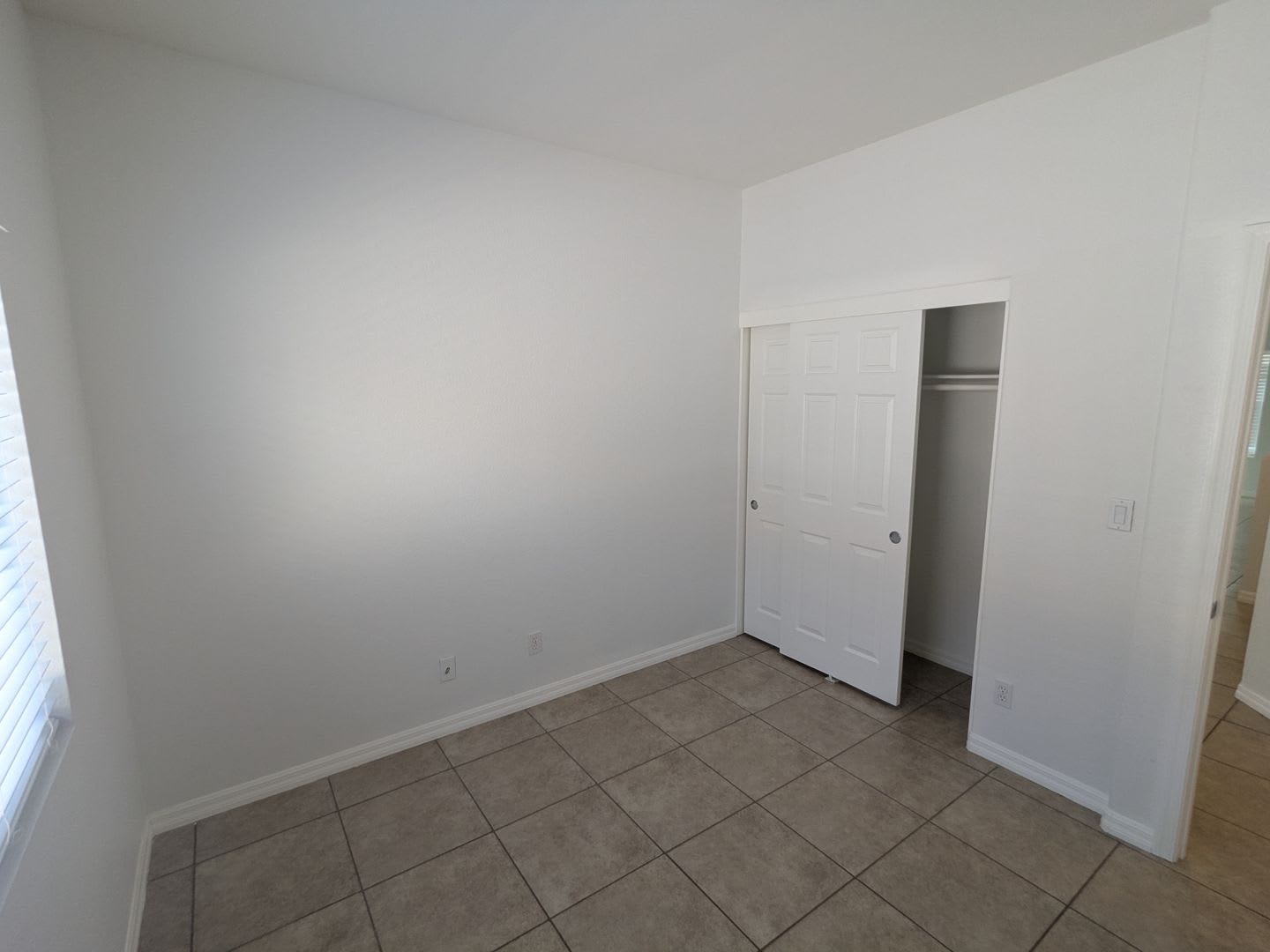 Beautiful 5 Bedroom Summerlin Home with Loft, Balcony & Mountain Views – photo 4