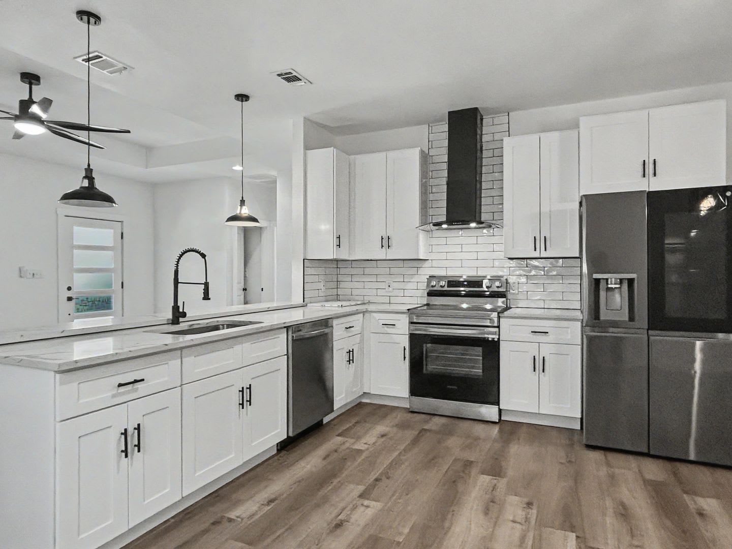 Modern 3-Bedroom Home Near Downtown – photo 4