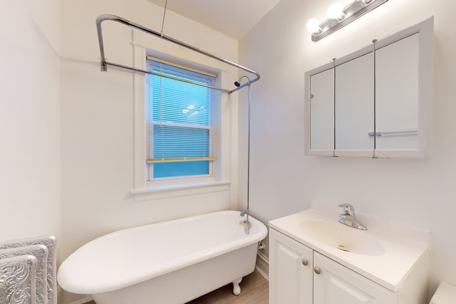 4859 S Champlain Avenue – photo 4