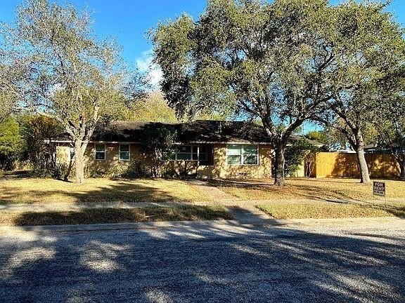 310 Wilshire Place – photo 1