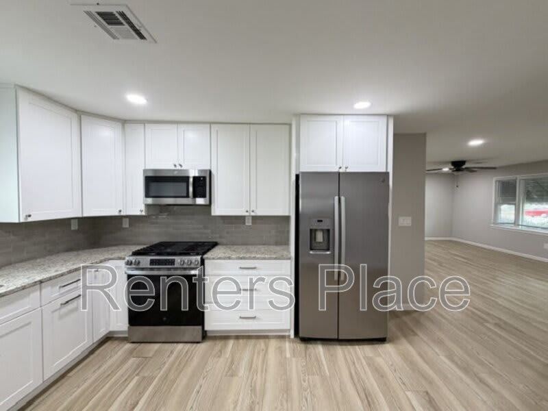 711 North Main Street – photo 3