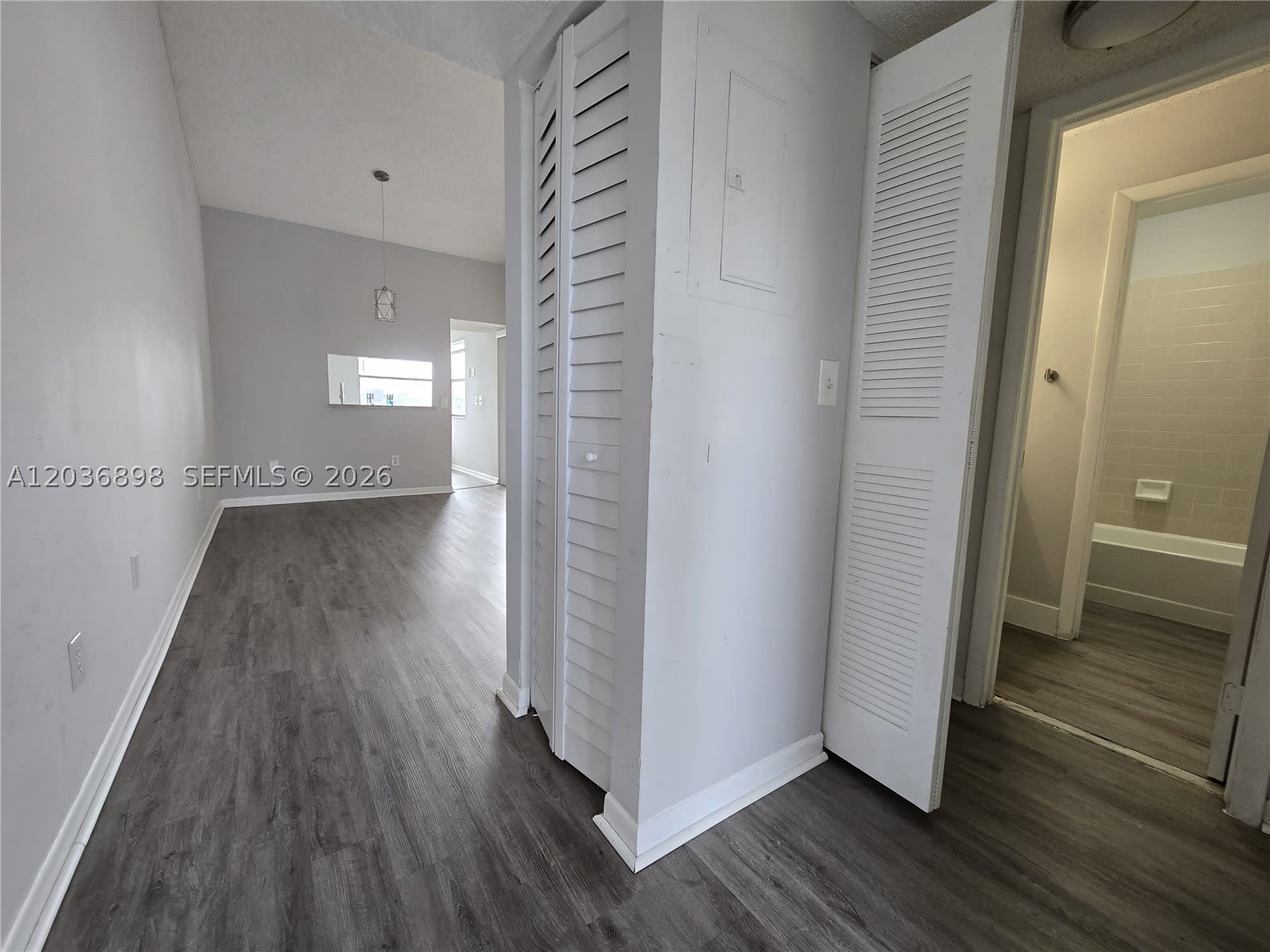 1024 S Independence Dr – photo 4