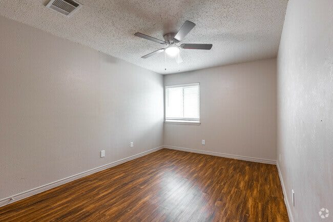 Lakeside Apartment Homes – photo 5