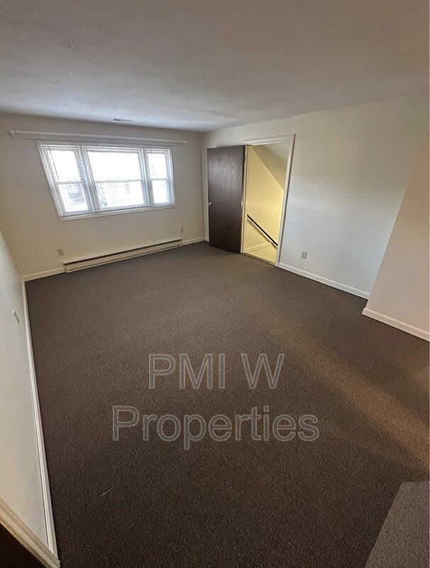 210 Pine St – photo 3