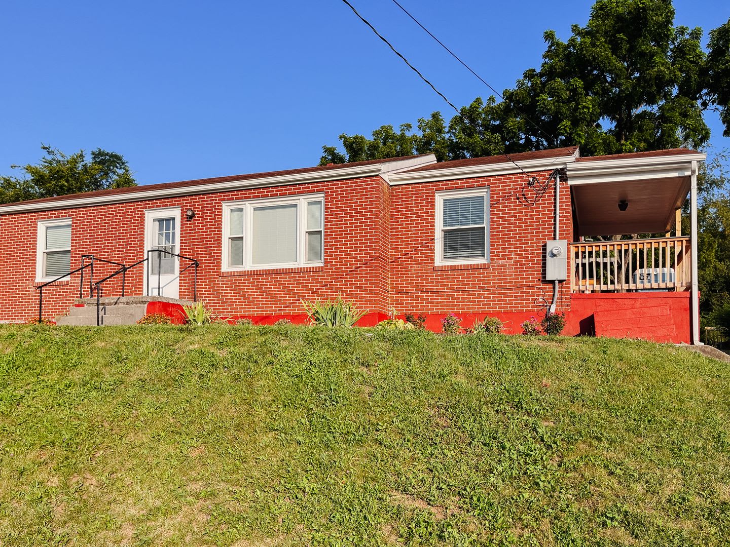 3 Bedroom, 1 Bath House – photo 1
