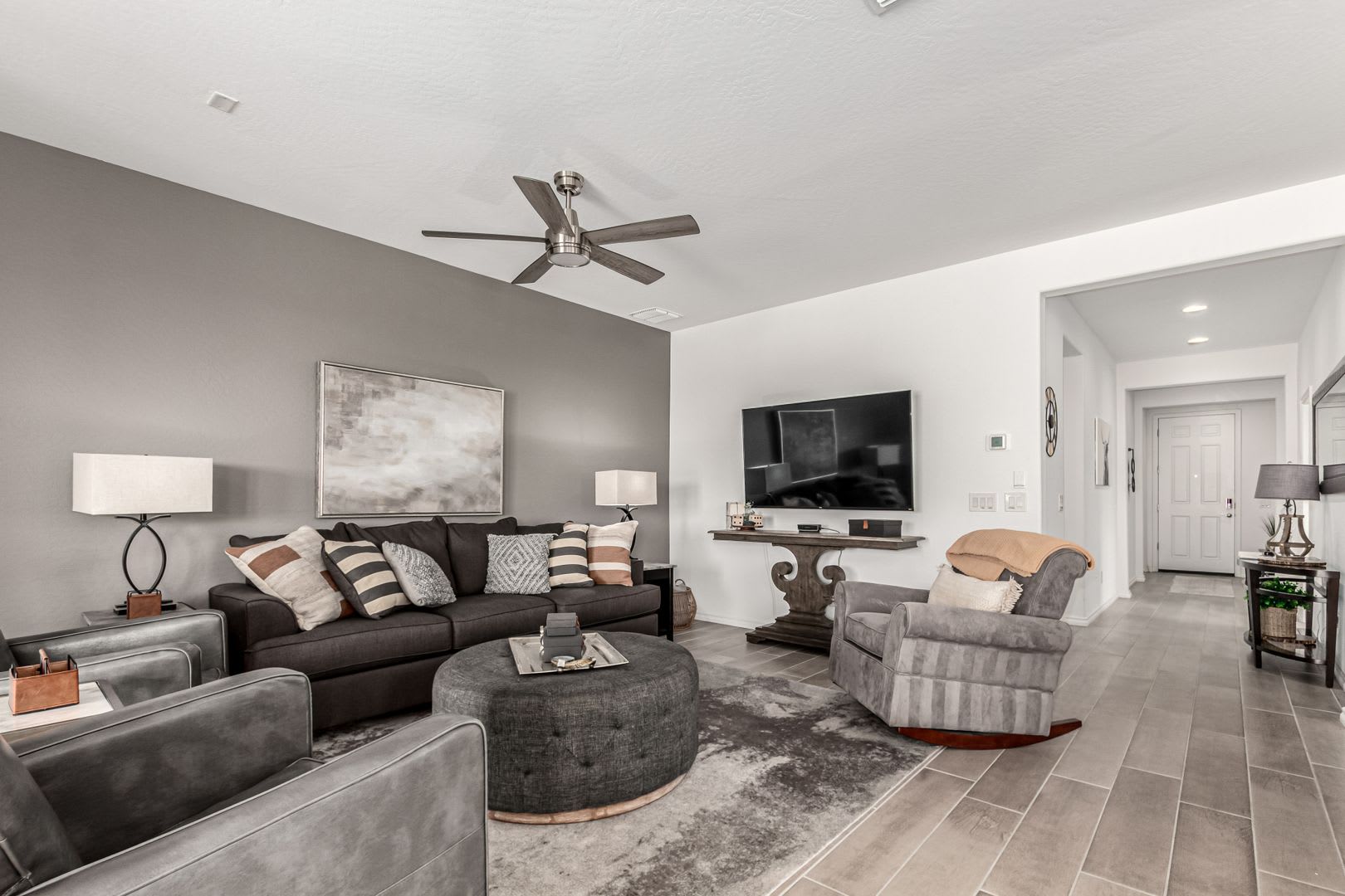 Luxury 2BR + Den Townhome in Amenity-Packed Community – photo 5