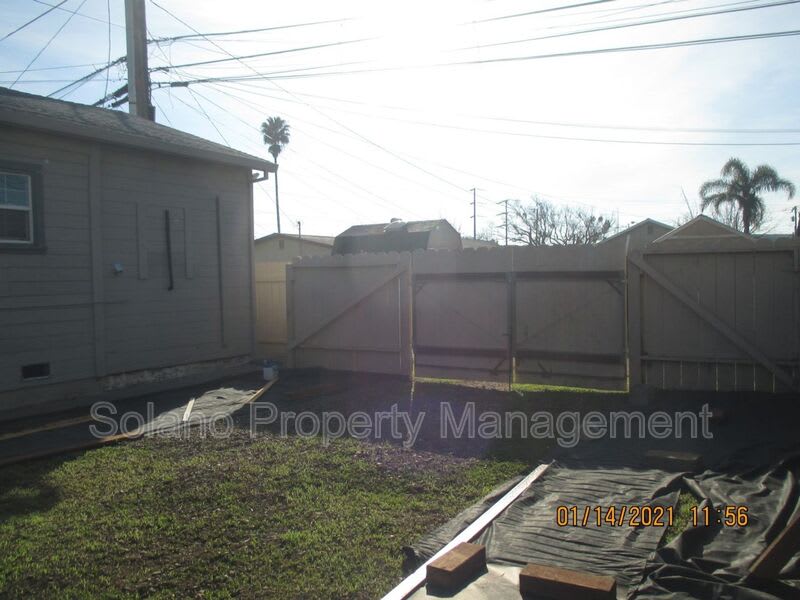 721 Broadway St. – photo 2