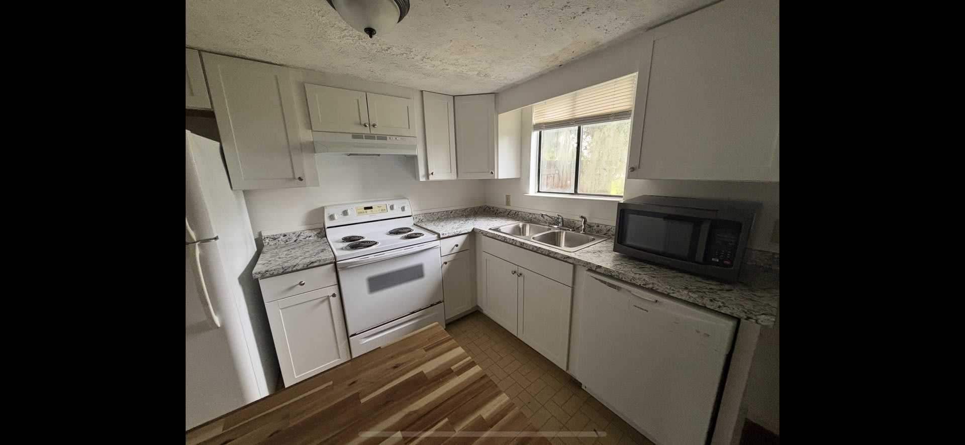 852 West St – photo 3