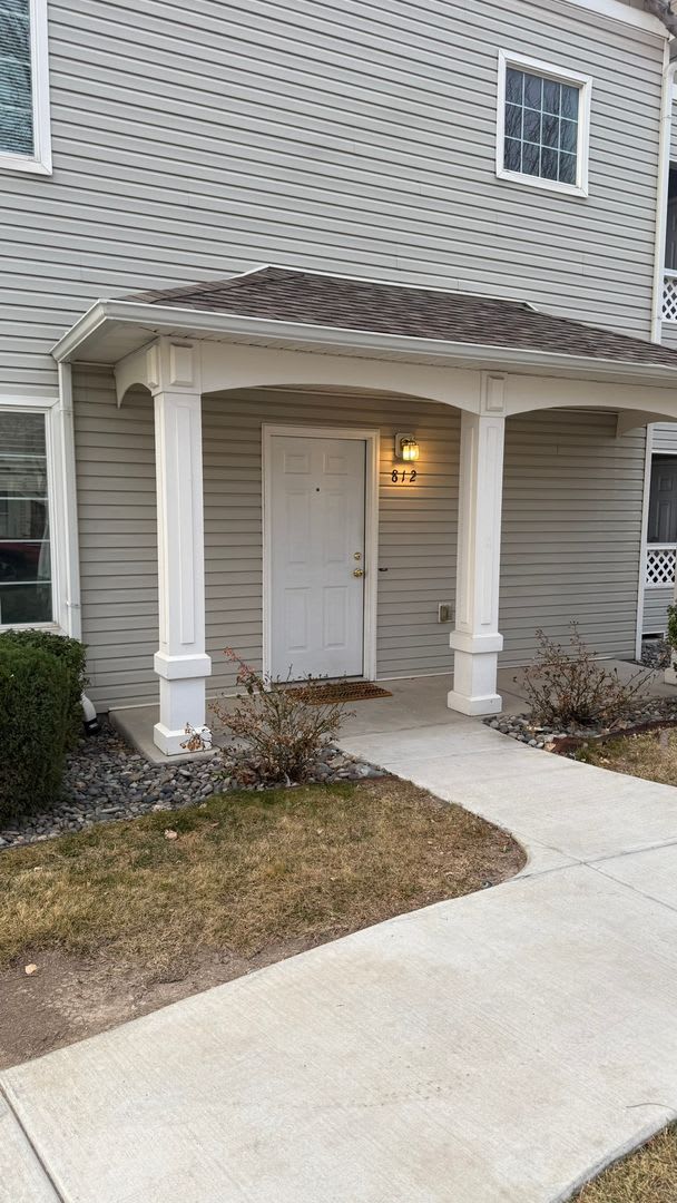 Move-In Special! $500 off first full month's rent. – photo 1