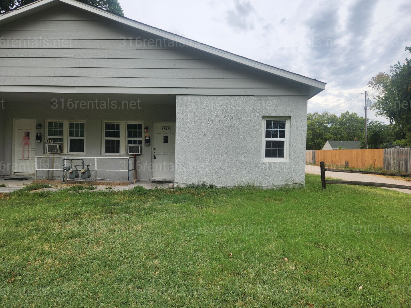 $895- 2 bedroom / 2 bathroom – photo 1