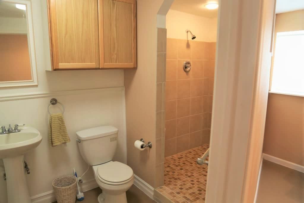 1 Bed 1 Bath House Utilities Included – photo 2