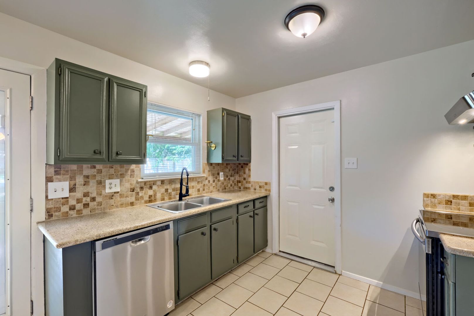 Great Location in the Heart of Schertz! – photo 5
