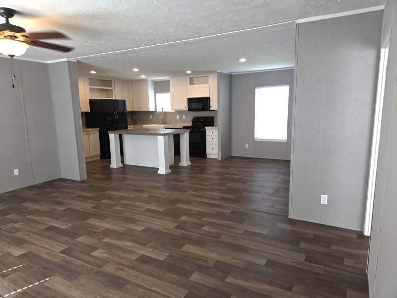58 Charles Avenue – photo 1
