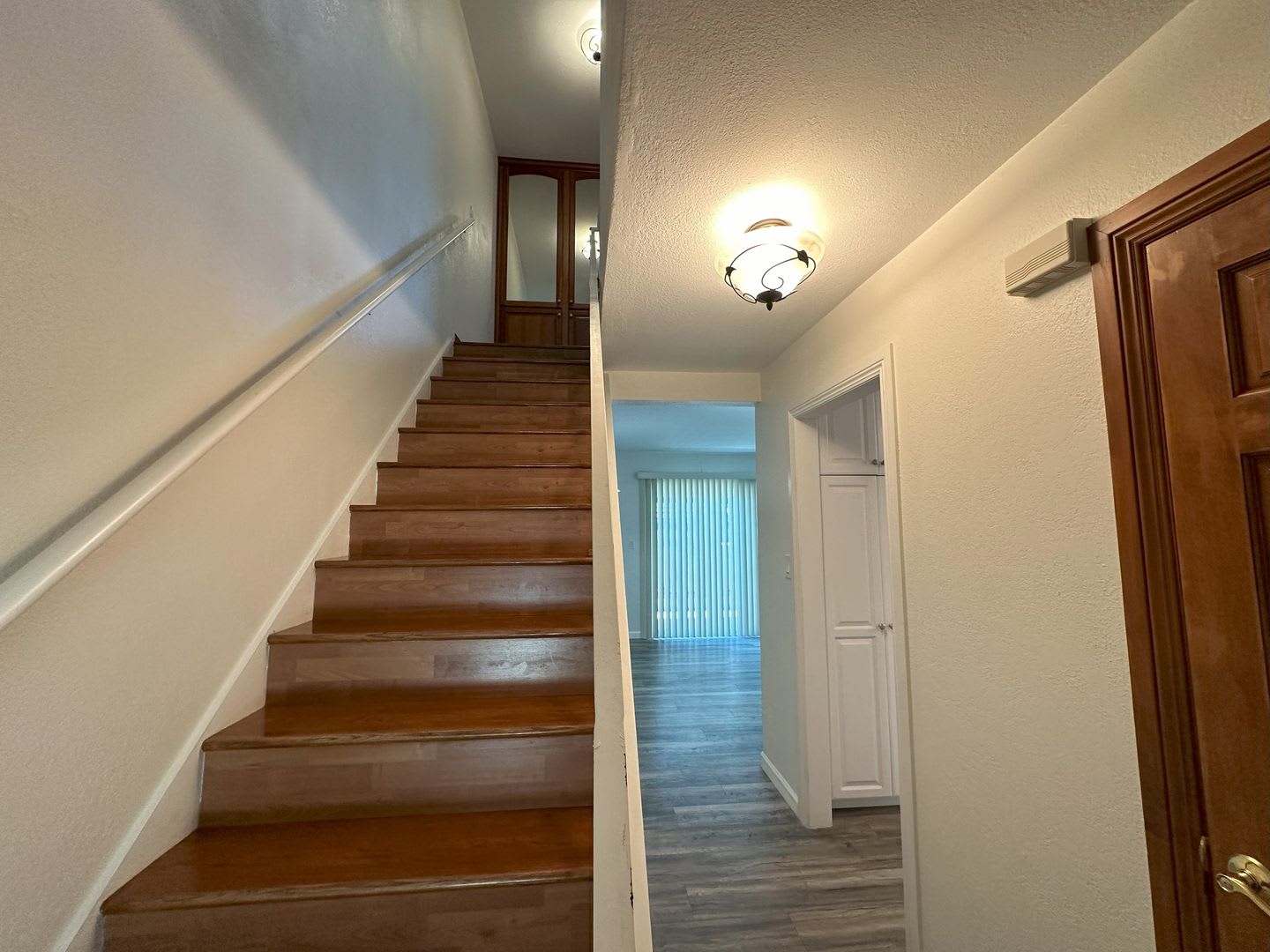 Beautiful 2 Story 2 Bed 1.5 bath Townhouse – photo 4