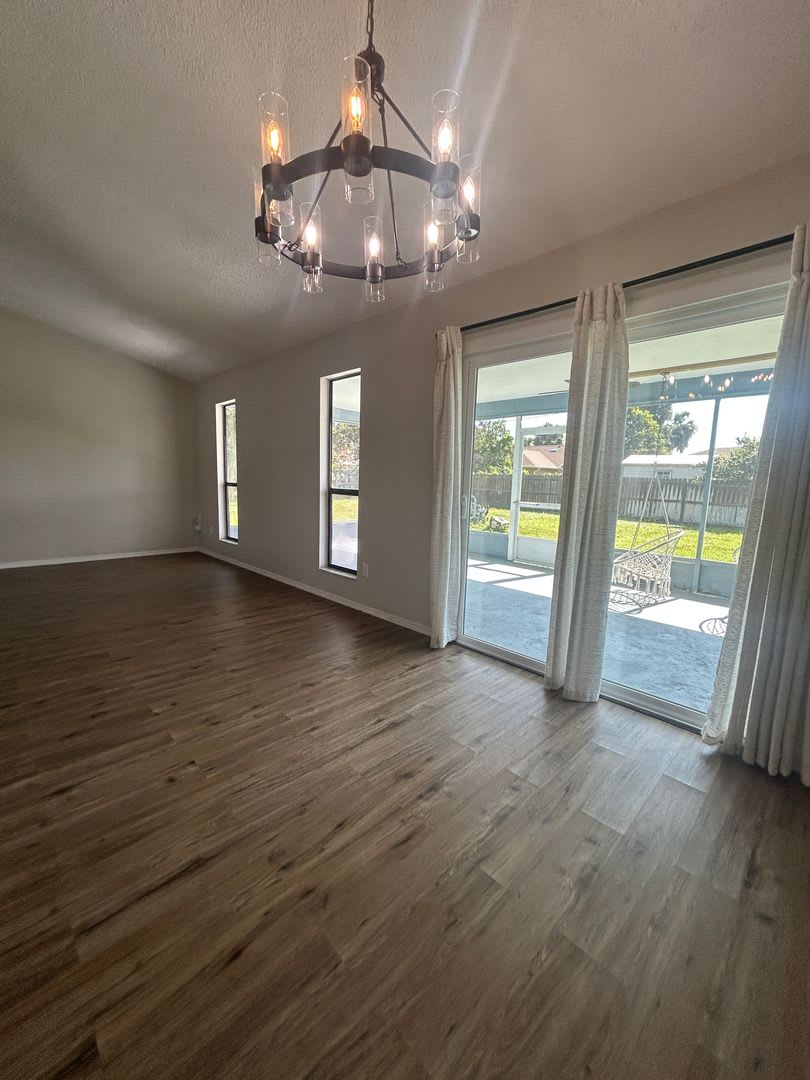 Beautiful Stucco Home In The Heart Of Palm Bay Interior Is Newly Renovated With A Modern Farmhouse Look – photo 5