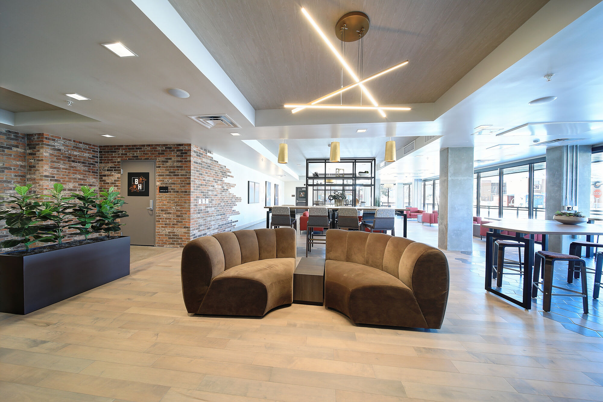 Brickhouse at Lamar Station – photo 4