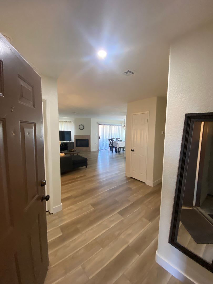 Americana Property Mgmt Freshly Remodeled 2Beds 2Baths Condo Fully Furnished In The Sw – photo 3