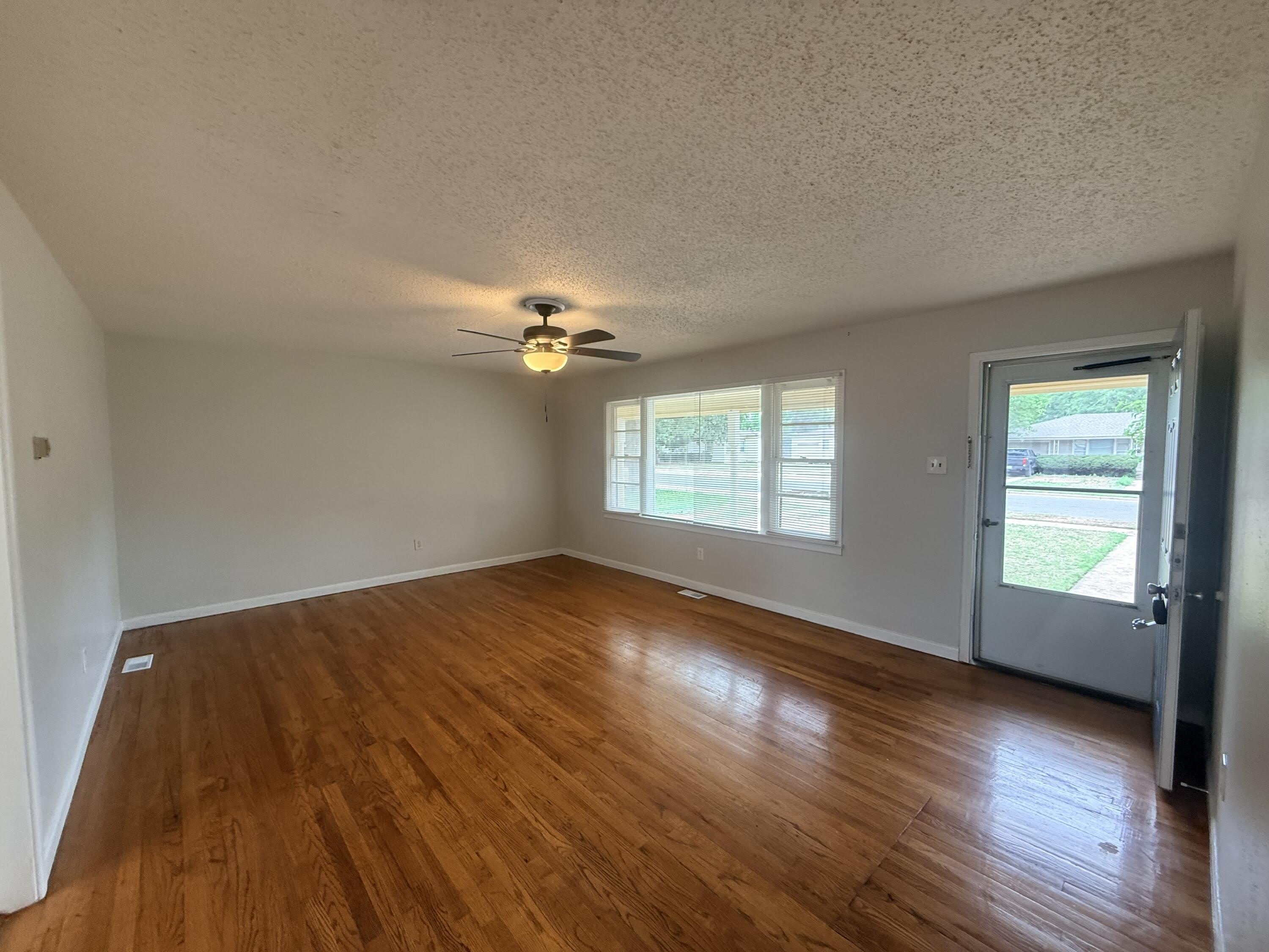 2513 43rd Street – photo 2