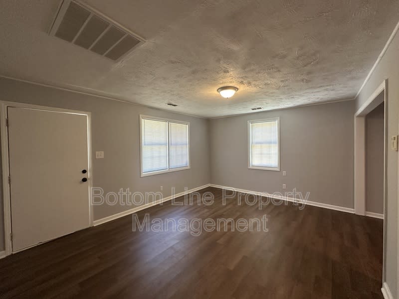 1261 Thelbert Dr – photo 2