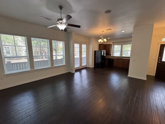2033 Philomena St – photo 4