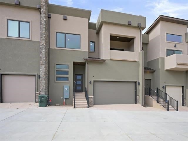 392 W Ridges Boulevard – photo 2