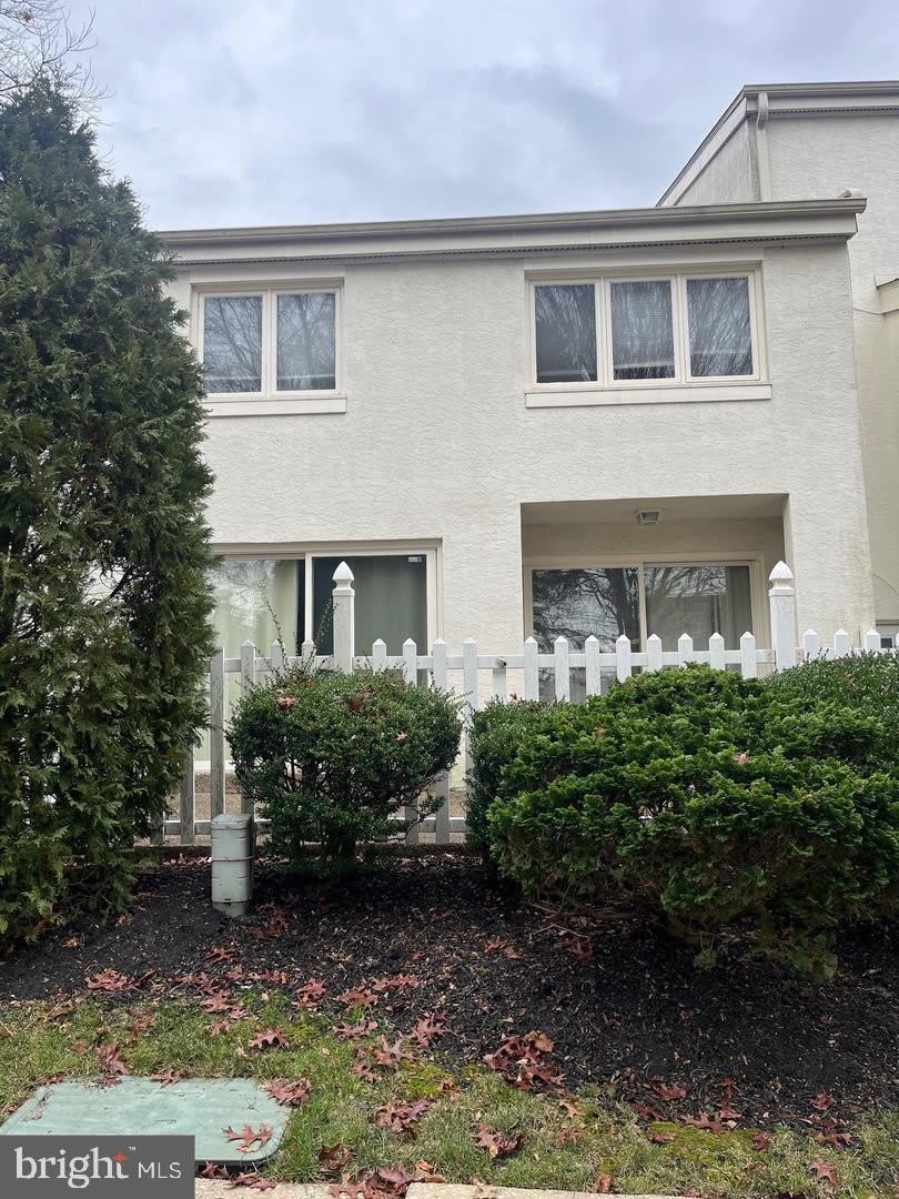 105 MONTROSE Avenue – photo 1