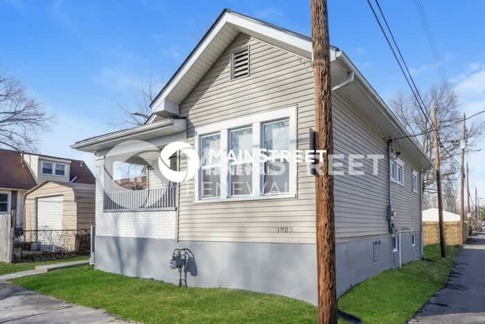 3923 Elliott Avenue – photo 1