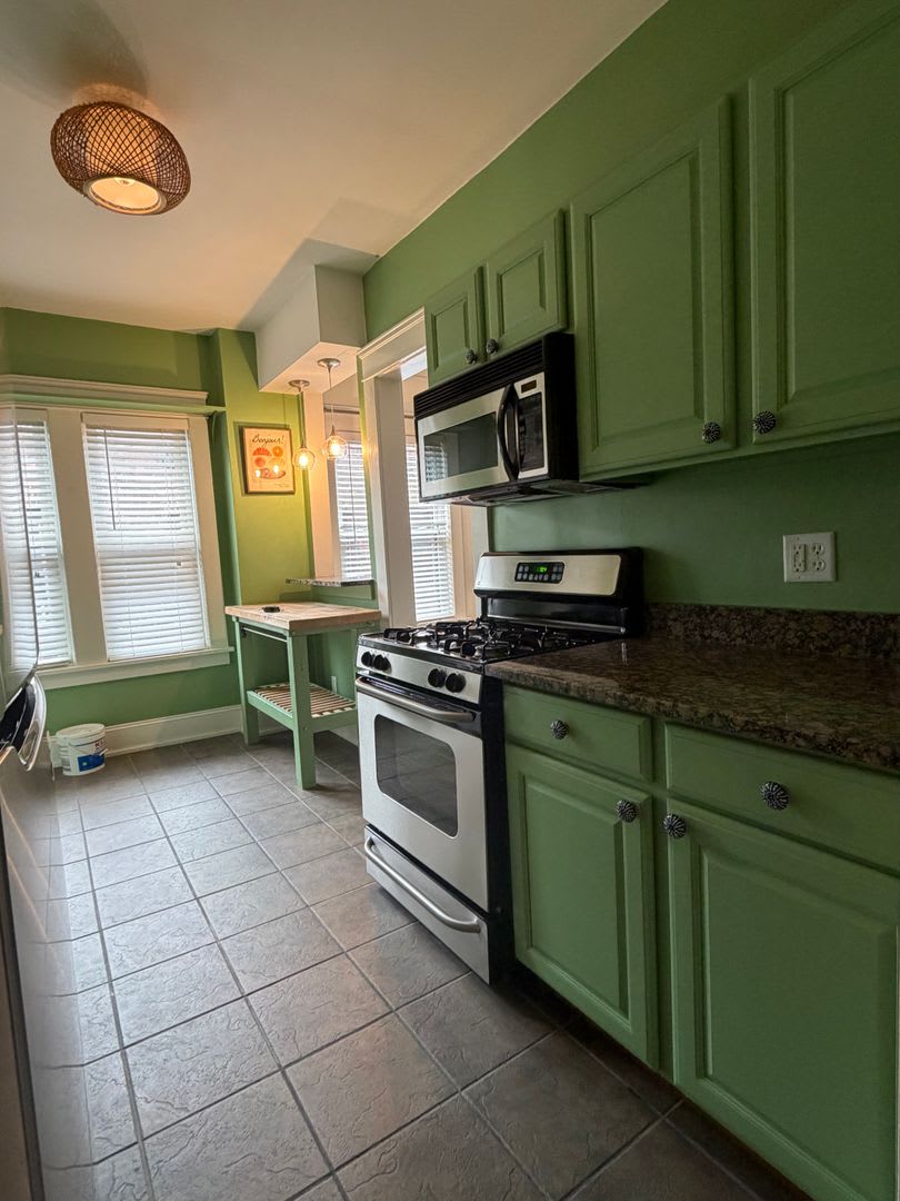 Third Floor 3 Bed 2 Bath Unit – photo 4