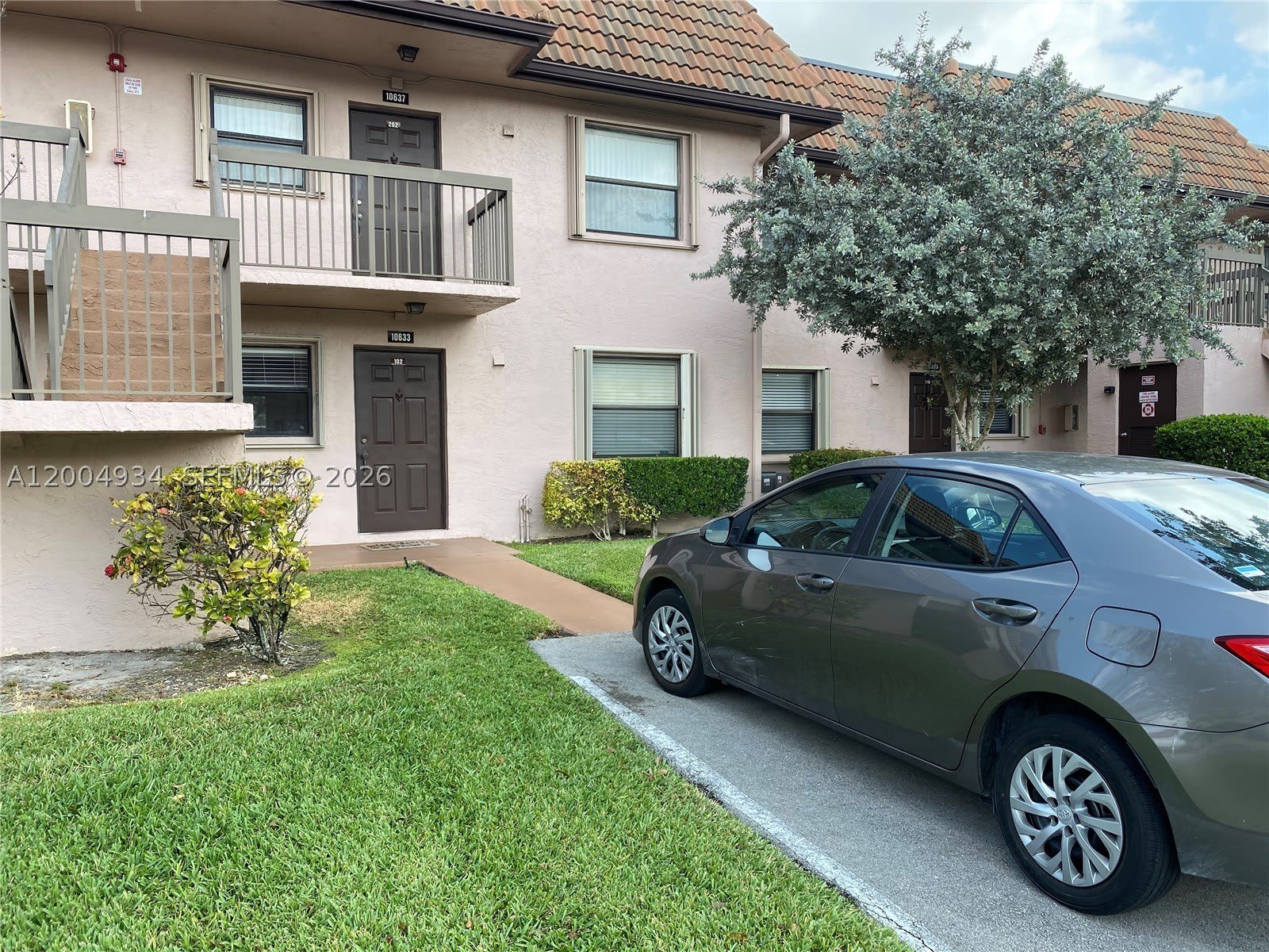 10633 NW 10th St – photo 2