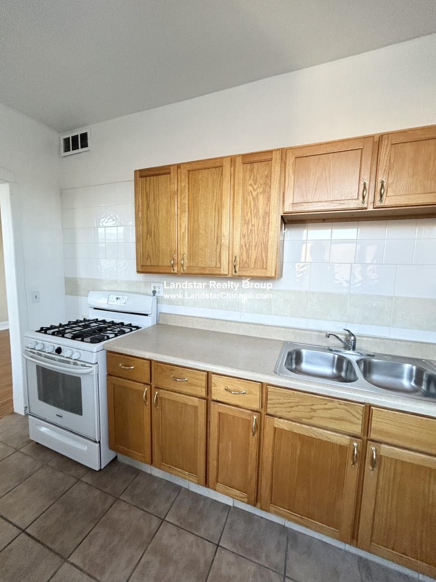 1670 W Pratt – photo 3