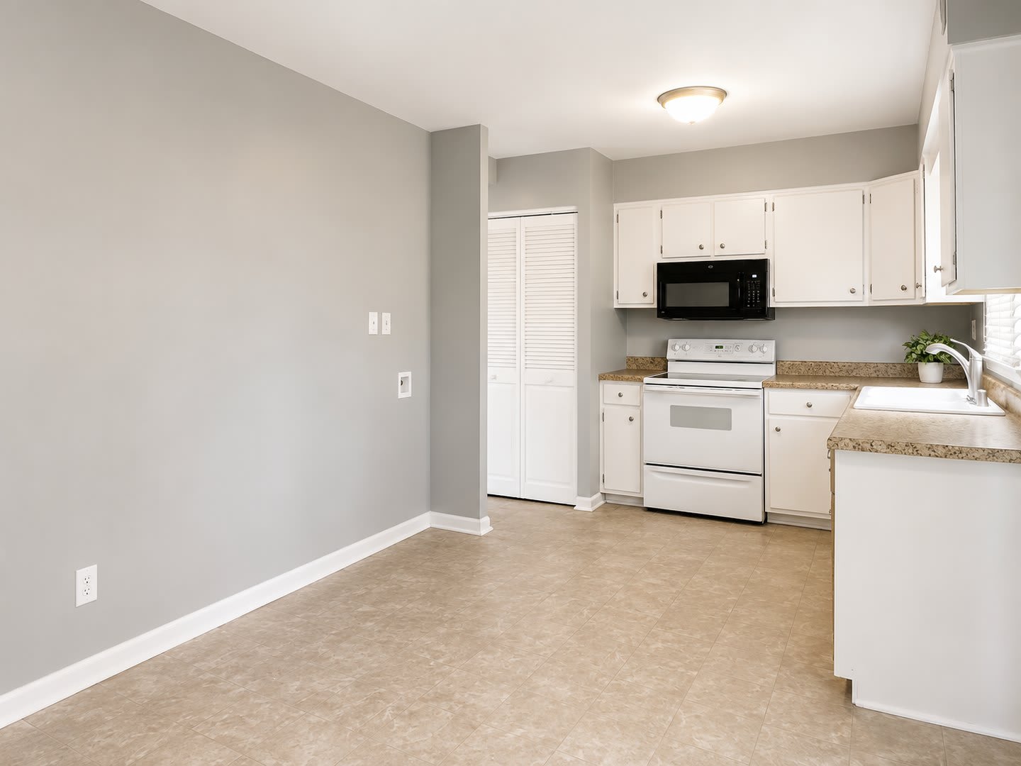 Heart of Middletown Home! – photo 4