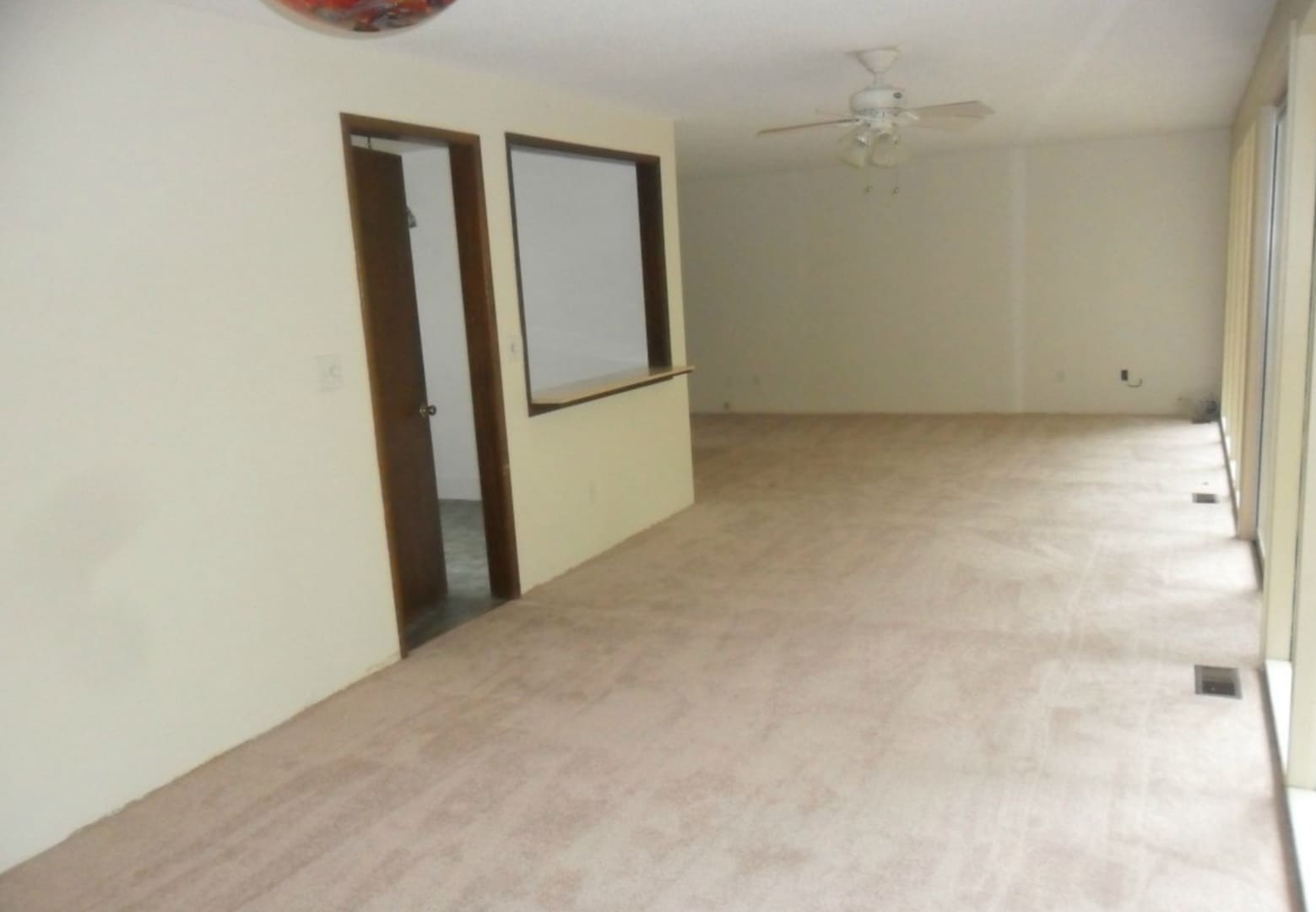 Spacious 4 Bed Tri Level With 4 Car Garage Walk To Elementary Middle High School – photo 4