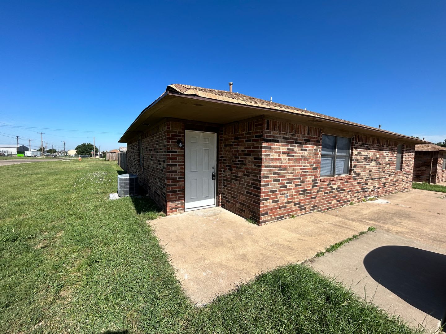 Cute 2 bed 1 bath you don't want to miss! – photo 2