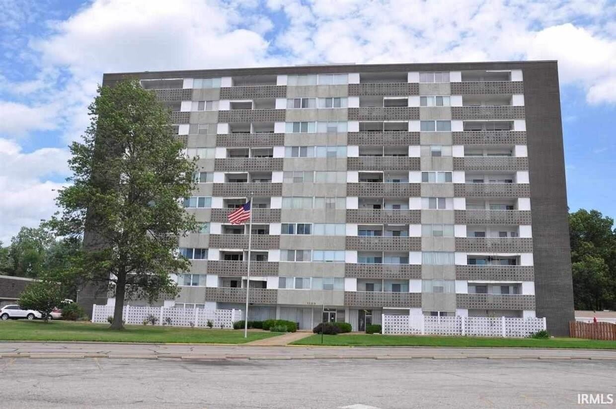 1100 Erie Avenue – photo 1