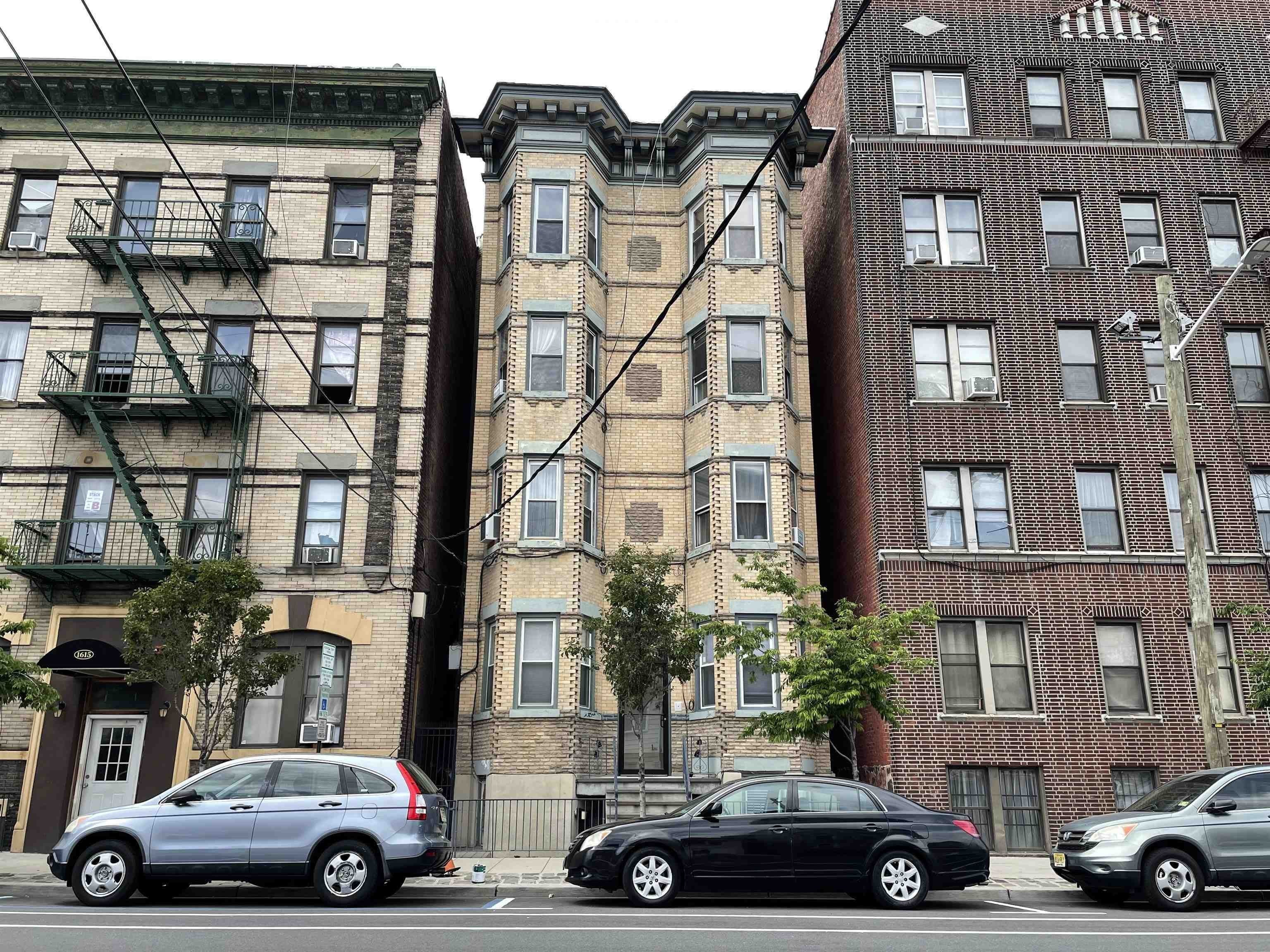 1619 PALISADE AVE – photo 1