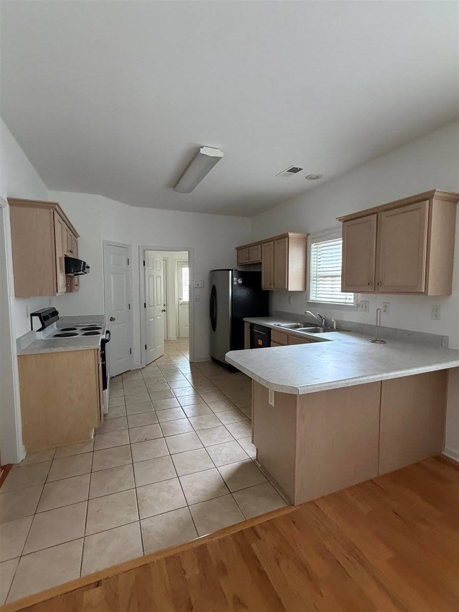 1207 Harbor River Dr – photo 2