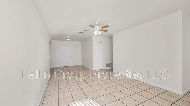 303 Regal Park Dr – photo 5