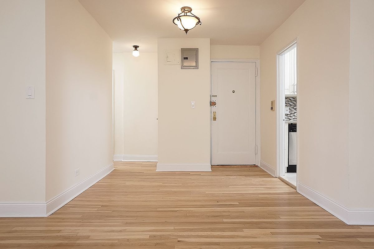2244 Bronx Park E – photo 3