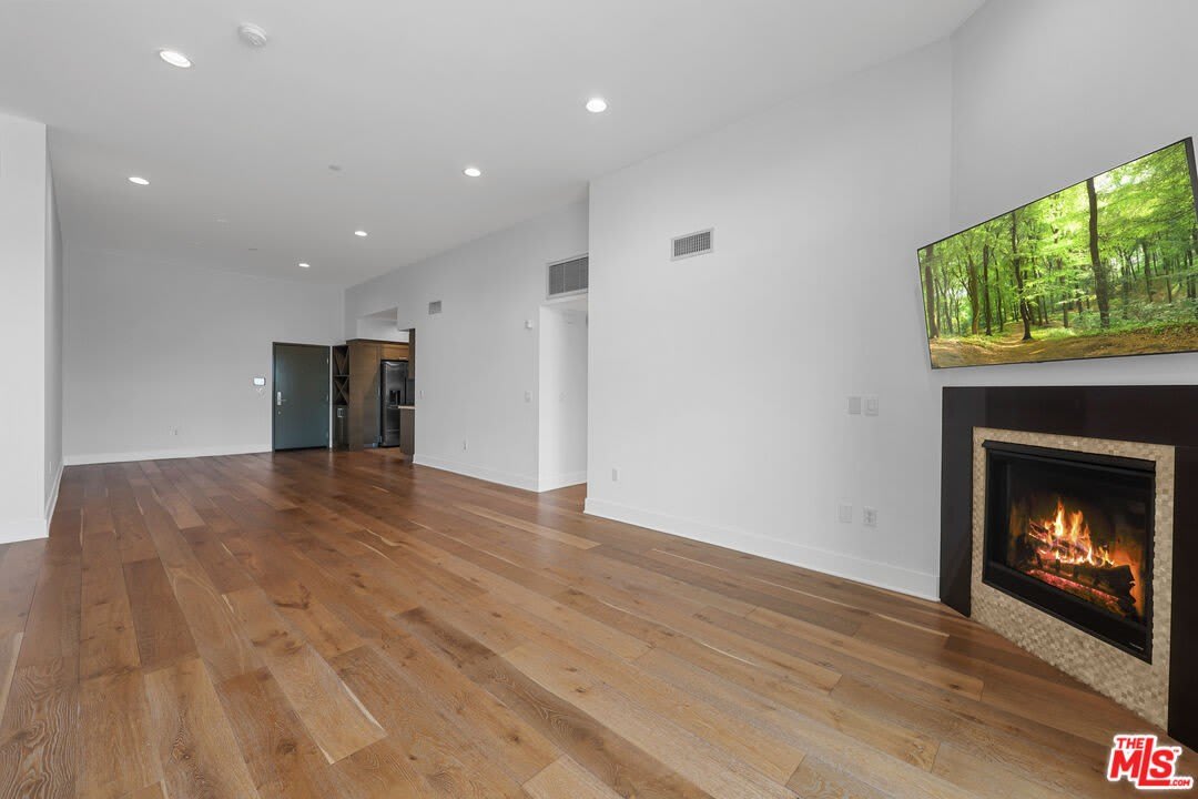 7133 Hawthorn Ave – photo 2