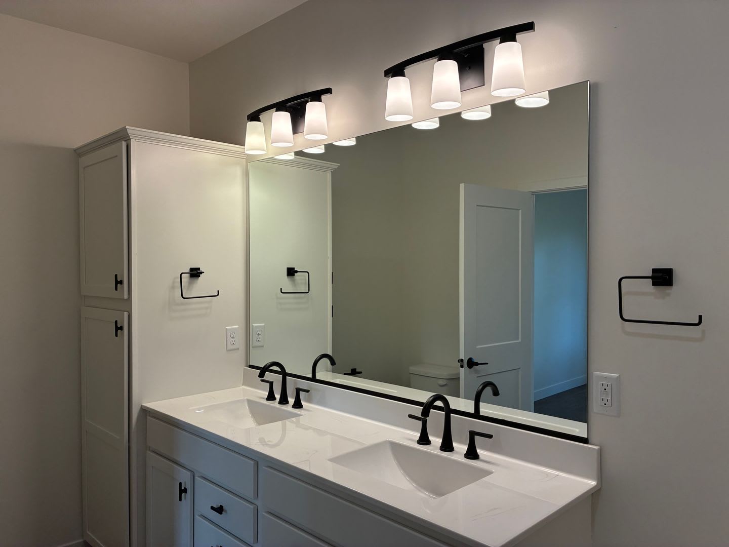 Available Now Brand New 3 Bedroom 2 Bath House Mclean Il – photo 4