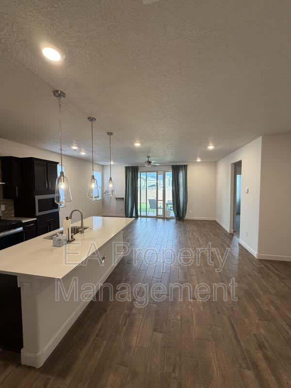6742 Clayton Dr Ne – photo 4