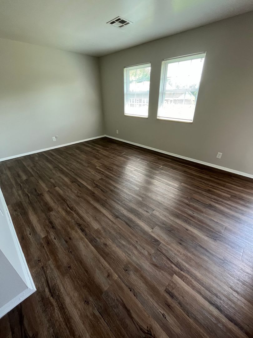 Updated One Bedroom Bungalow Washer Dryer Included – photo 2
